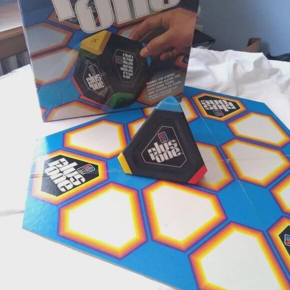 Plus One 1980 Vintage Antique by Milton Bradley Age 7 to adult ,  2+ players - Picture 7 of 7